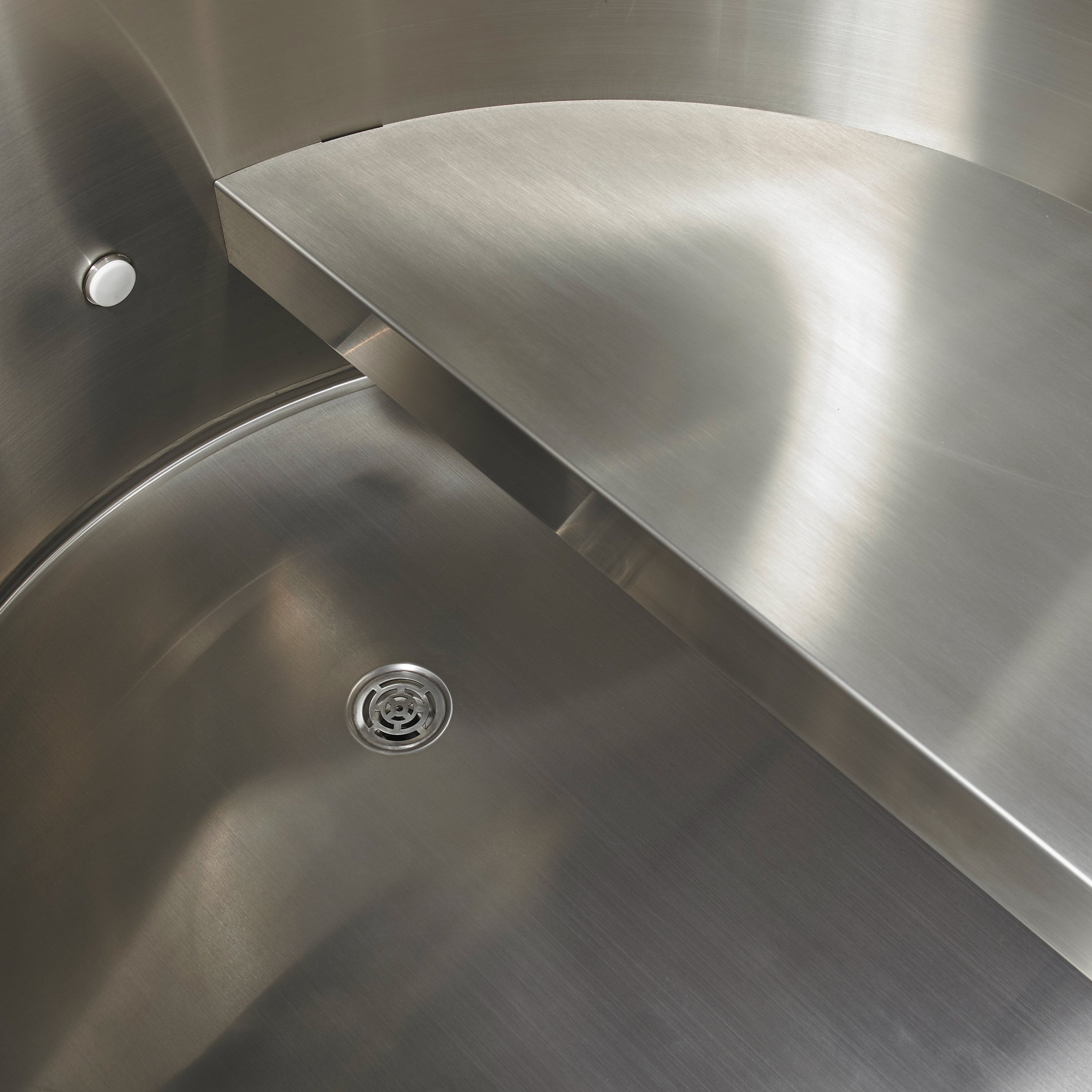 Dynamic Cold Therapy (DCT) Barrel Tub (304) Stainless Steel with Pacific Cedar Exterior