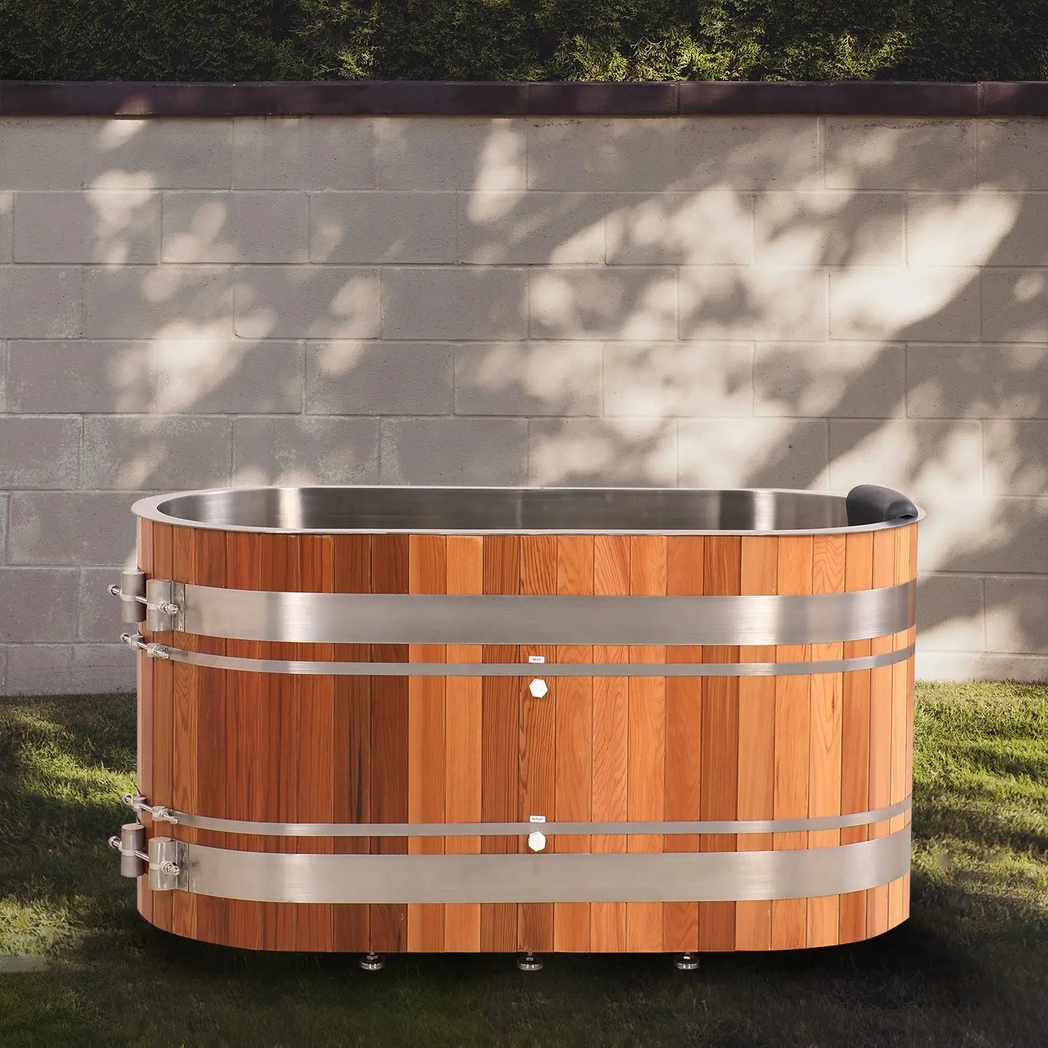 ICE TUB – Single-Person U-Shaped Cold Plunge for Recovery & Wellness, Red Cedar Ice Bath with Chiller