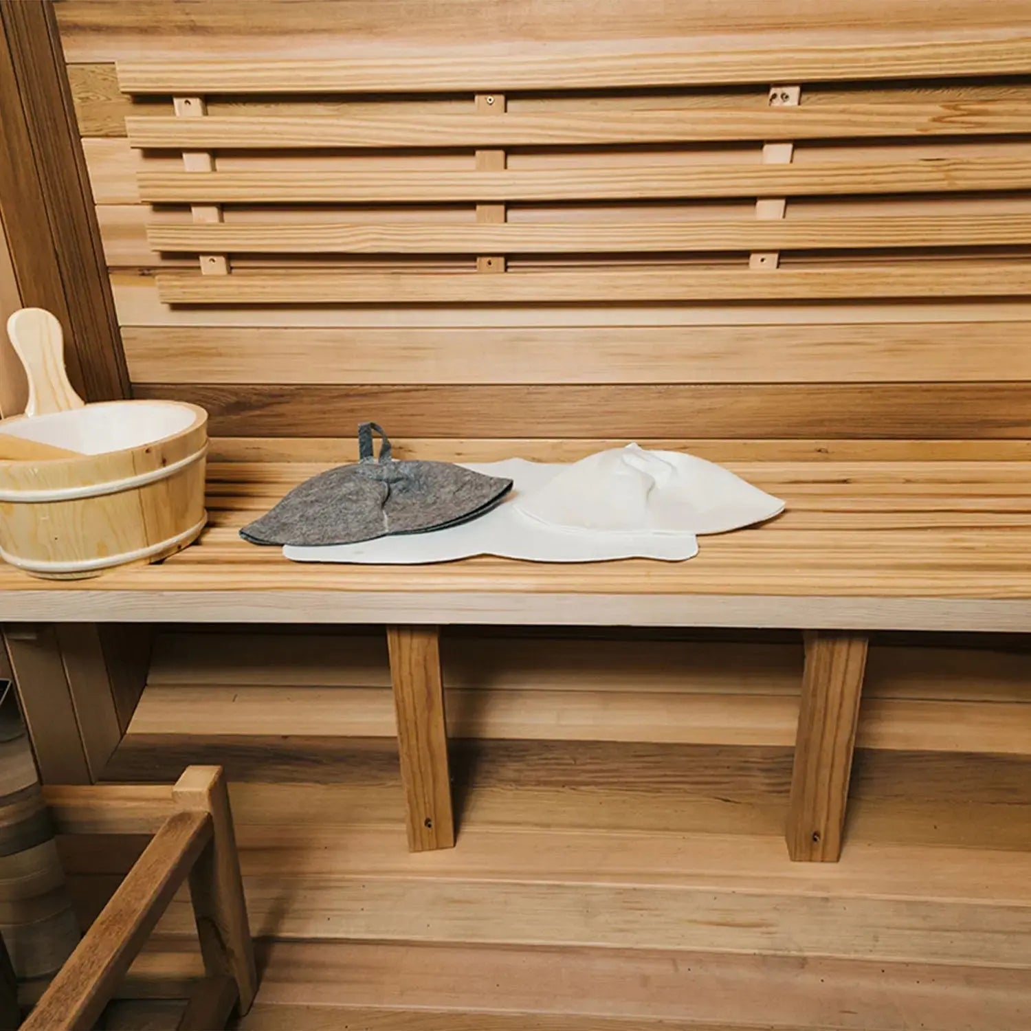 4–6 Person Traditional Red Cedar Sauna – Outdoor Home Steam Sauna with 6kW Heater